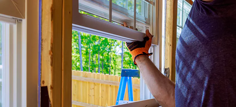 >Bay Window Curtain Rail Track in Richmond Hill, Ontario